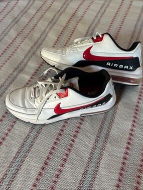 Nike White and Red Air Max Low Sneakers